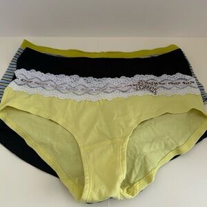 Victoria's Secret Women's Yellow and Black Lace Trim set Panties (3) size M/ NWO